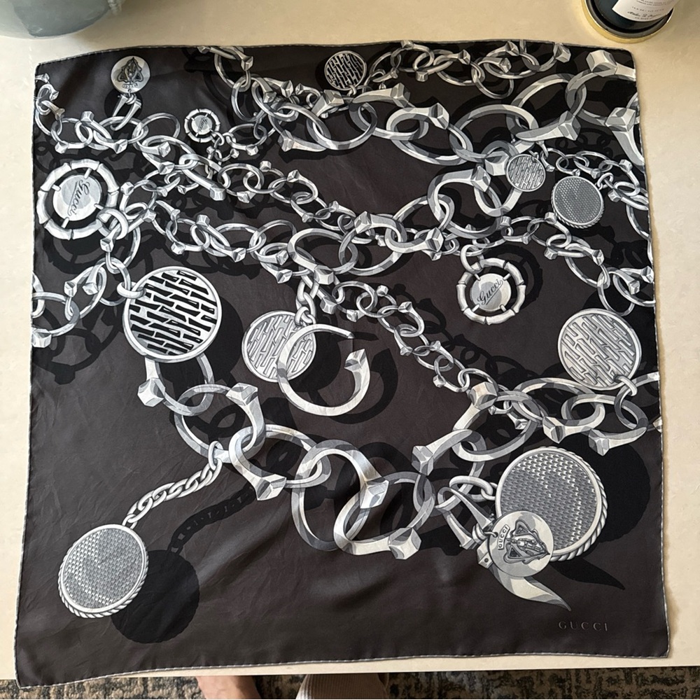 Gucci Dark Gray and Silver Chain Pattern Scarf - Picture 9 of 14